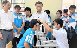 Học sinh được khám sức khỏe miễn phí