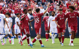 Liverpool lần đầu thất bại cùng HLV Iraola
