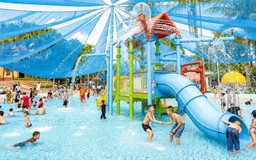 Công viên nước kín người đến vui chơi dịp nghỉ lễ 2/9