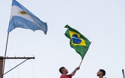 Brazil hạ cấp quan hệ ngoại giao với Argentina
