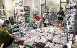Khởi tố vụ buôn bán quần áo giả