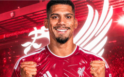 Liverpool đạt thỏa thuận mượn Ronald Araujo từ Barcelona