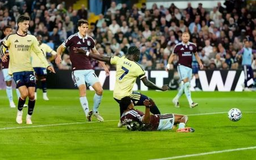 Saka giúp Arsenal thắng tuyệt đối ở Premier League