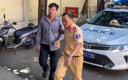 Nghĩa tình của Cảnh sát giao thông Hà Nội trong dịp nghỉ lễ