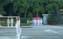 Nghiêm trang trong nắng Ba Đình