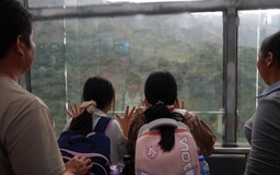 'Xe buýt trên không' rút ngắn đường đến trường