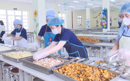 Khắc phục bất cập, đảm bảo bữa ăn bán trú cho học sinh