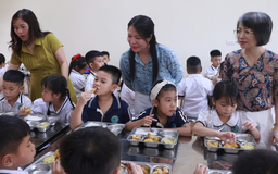 Rà soát quy trình tổ chức bữa ăn bán trú tại xã Trung Giã