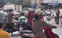 Cần giải bài toán ùn tắc trước cổng trường