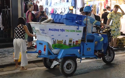 Xe điện thu gom rác phố cổ: Đổi mới vì một Hà Nội xanh