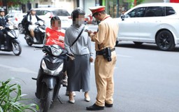 Chủ quan với mũ bảo hiểm, phụ huynh và học sinh bị xử lý