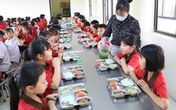 Bữa ăn học đường: Minh bạch và trách nhiệm