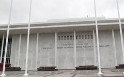 Mỹ: Trung tâm Kennedy đứng trước nguy cơ phá sản