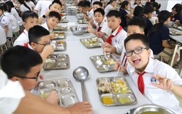 Khẩn trương ban hành quy định tổ chức bữa ăn bán trú