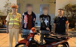 Phát hiện 2 thanh kiếm trong nhà nam thanh niên 19 tuổi