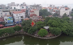 Phủ Tây Hồ bình yên bên mặt nước hồ Tây