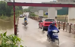 Tạm dừng lưu thông qua cầu 72 do nước sông Đáy dâng cao