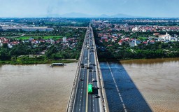 Xe vệ sinh môi trường được qua cầu Thăng Long ngoài giờ cao điểm