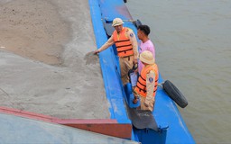 Tuần tra phòng ngừa 'cát tặc', bảo đảm an toàn tuyến đường thuỷ những ngày mưa lớn