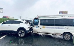 Ô tô dừng đột ngột trên cao tốc, gây tai nạn liên hoàn