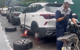Nhiều ô tô bị hư hỏng lốp bất thường tại phố Tân Khai