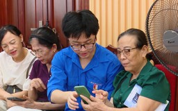 Thanh niên đồng hành, hỗ trợ người cao tuổi chuyển đổi số