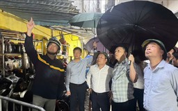 Chủ tịch UBND Thành phố Hà Nội thăm hỏi gia đình xảy ra vụ cháy tại phường Tây Hồ