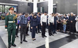 Lãnh đạo TP Hà Nội viếng, chia buồn với thân nhân các nạn nhân vụ cháy tại phường Tây Hồ