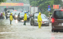 Bảo đảm an toàn giao thông qua điểm ngập úng