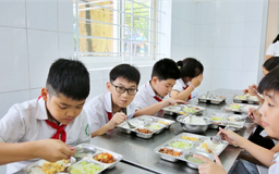 Hà Nội lập 4 đoàn kiểm tra đột xuất bữa ăn bán trú