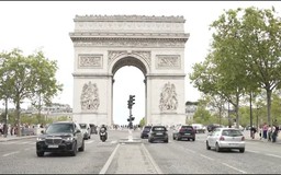Nợ công Pháp có thể vượt 120% GDP vào năm 2027