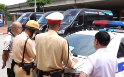 CSGT bí mật ghi hình, xử lý xe limousine vi phạm