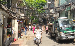 'Mạng nhện' cáp viễn thông gây mất an toàn, mỹ quan đô thị