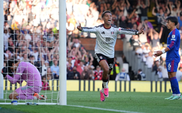 Manchester United thoát thua trước đội đứng cuối bảng
