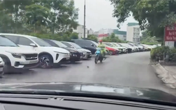 Nguy cơ mất ATGT từ những bãi xe không phép