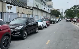 Đỗ xe tràn lan tại ngõ 1A phố Nguyễn Cơ Thạch