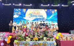 Lung linh đêm hội Trăng Rằm, ấm áp tình yêu dành cho trẻ thơ