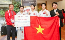 Bộ trưởng Bộ VHTTDL chúc mừng chiếc HCV đầu tiên của Đoàn TTVN