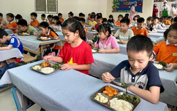 Thủ tướng yêu cầu kiểm soát chặt bữa ăn học đường