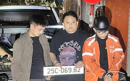 Bắt ba đối tượng đi xe biển giả chở khí cười
