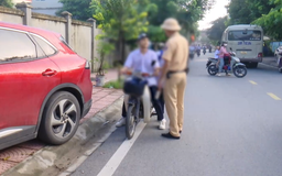Phối hợp xử lý học sinh vi phạm từ cổng trường