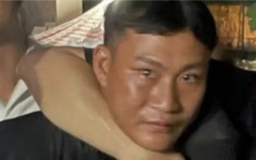 Cầm dao đe dọa nhân viên siêu thị để cướp tài sản