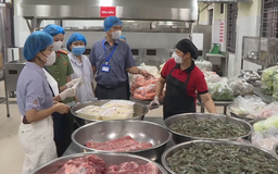 Bữa ăn học đường - Không thể chỉ trông vào cam kết