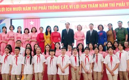 Trưởng Ban Tuyên giáo Thành ủy dự khai giảng tại THCS Nguyễn Văn Huyên
