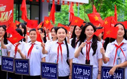 Phía sau cánh cổng trường ngày khai giảng