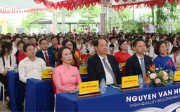 Trưởng Ban Tuyên giáo Thành ủy dự khai giảng tại THCS Nguyễn Văn Huyên