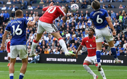 Manchester United mất điểm những giây cuối trước Everton