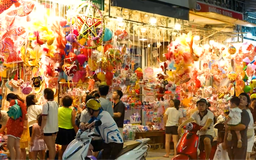 Trung thu sớm trên phố Hàng Mã