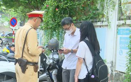 Nhiều phụ huynh đang gián tiếp khiến học sinh vi phạm giao thông