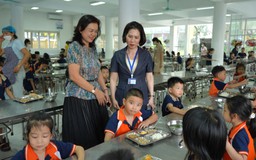 Hà Nội kiểm tra đột xuất bữa ăn bán trú trường học